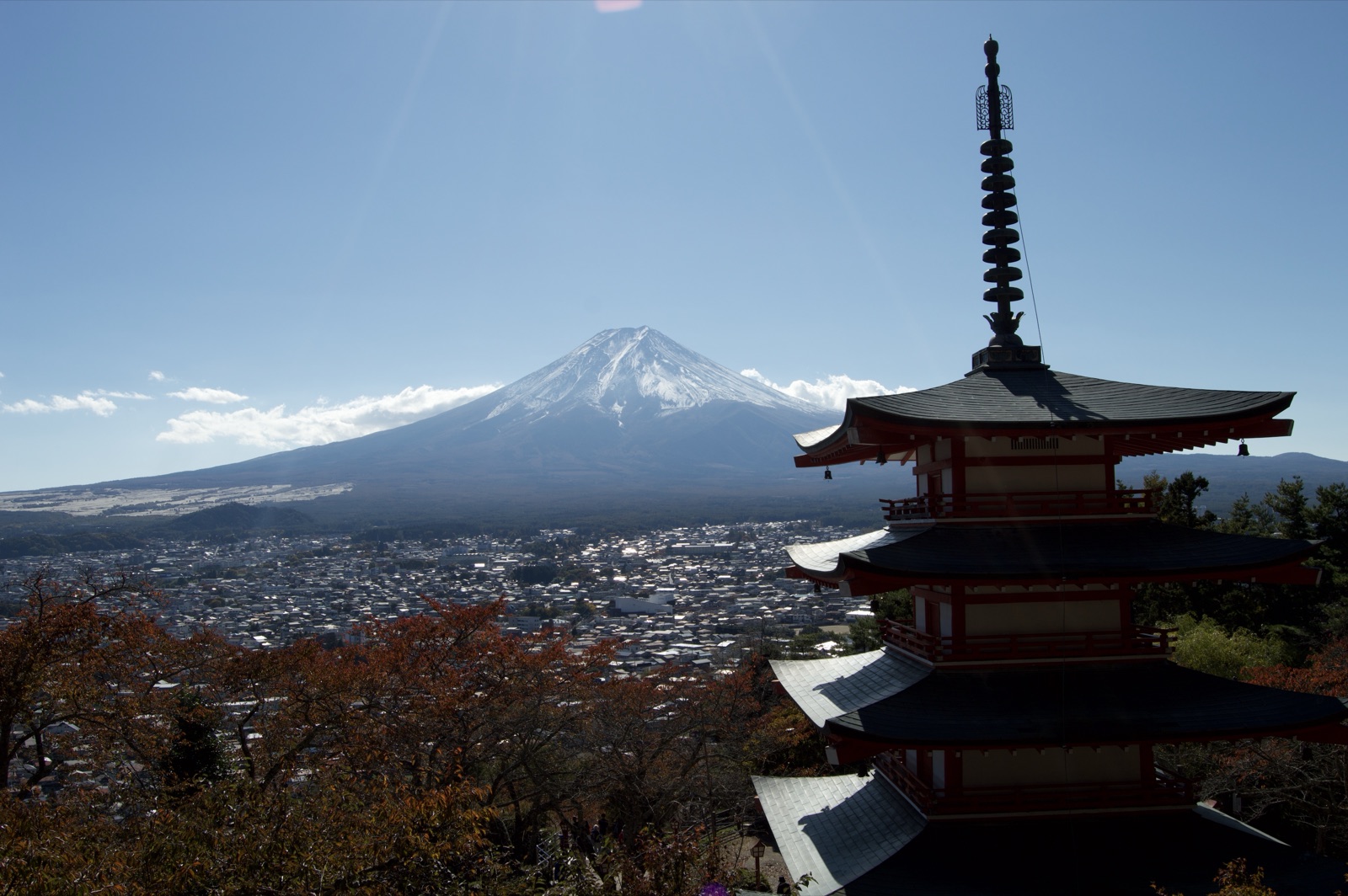 Chūreitō Pagoda with Mount Fuji behind